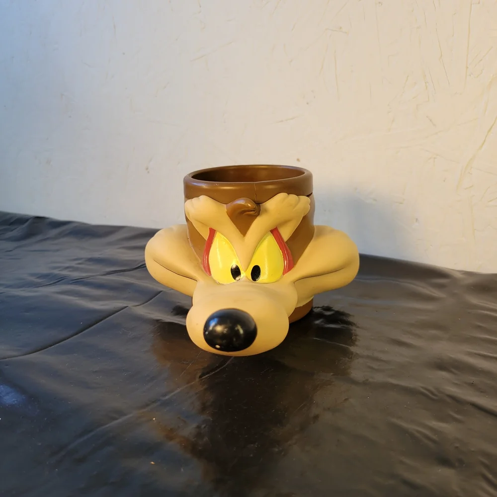 Warner Bros. Wile E. Coyote Looney Tunes 1993 Plastic Figural Mug 12 fl oz - Picture 10 of 10